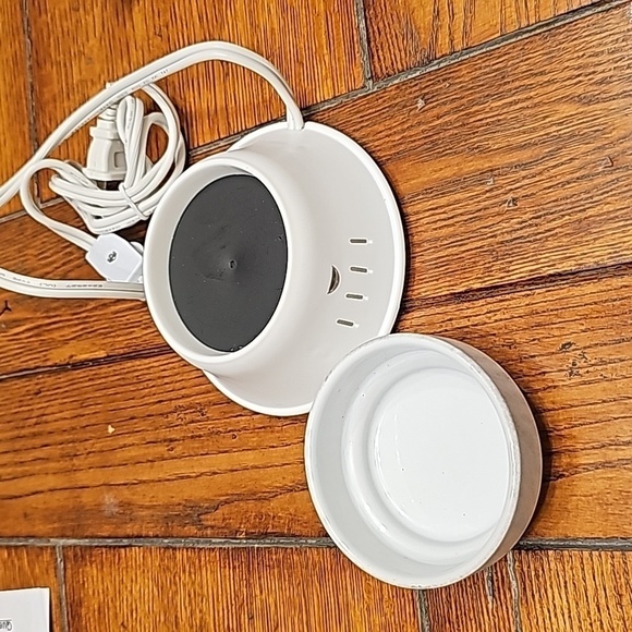 Electric wax melt warmer, no smoke. No flame - Picture 2 of 3